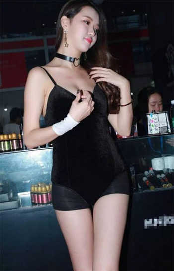男主叫霍冷女主叫顾眠