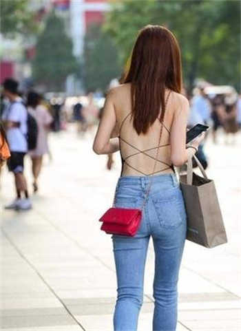 鬼灭之刃女角色泳装图片