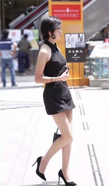 中专女厕所