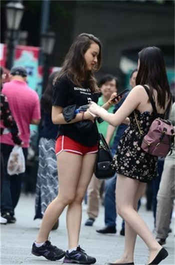 老婆去参加同学聚会了