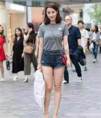 江苏刘老师与女童照片