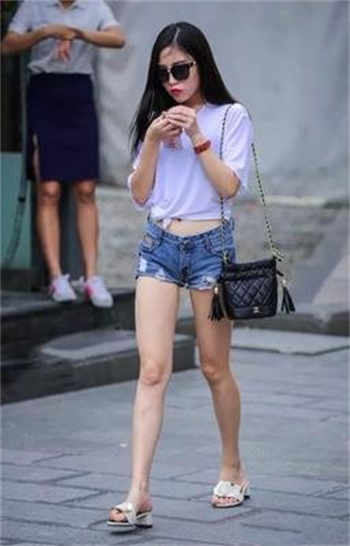 寡姐缩胸原因