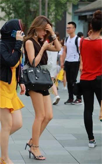 女子体育场尴尬瞬间
