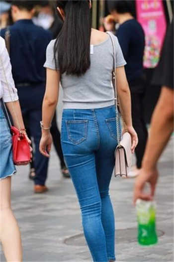 美丽的单身姨妈天木鱼在身
