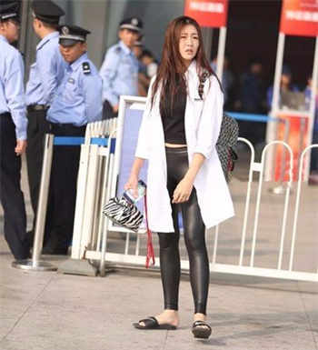 华师楼道事件女主